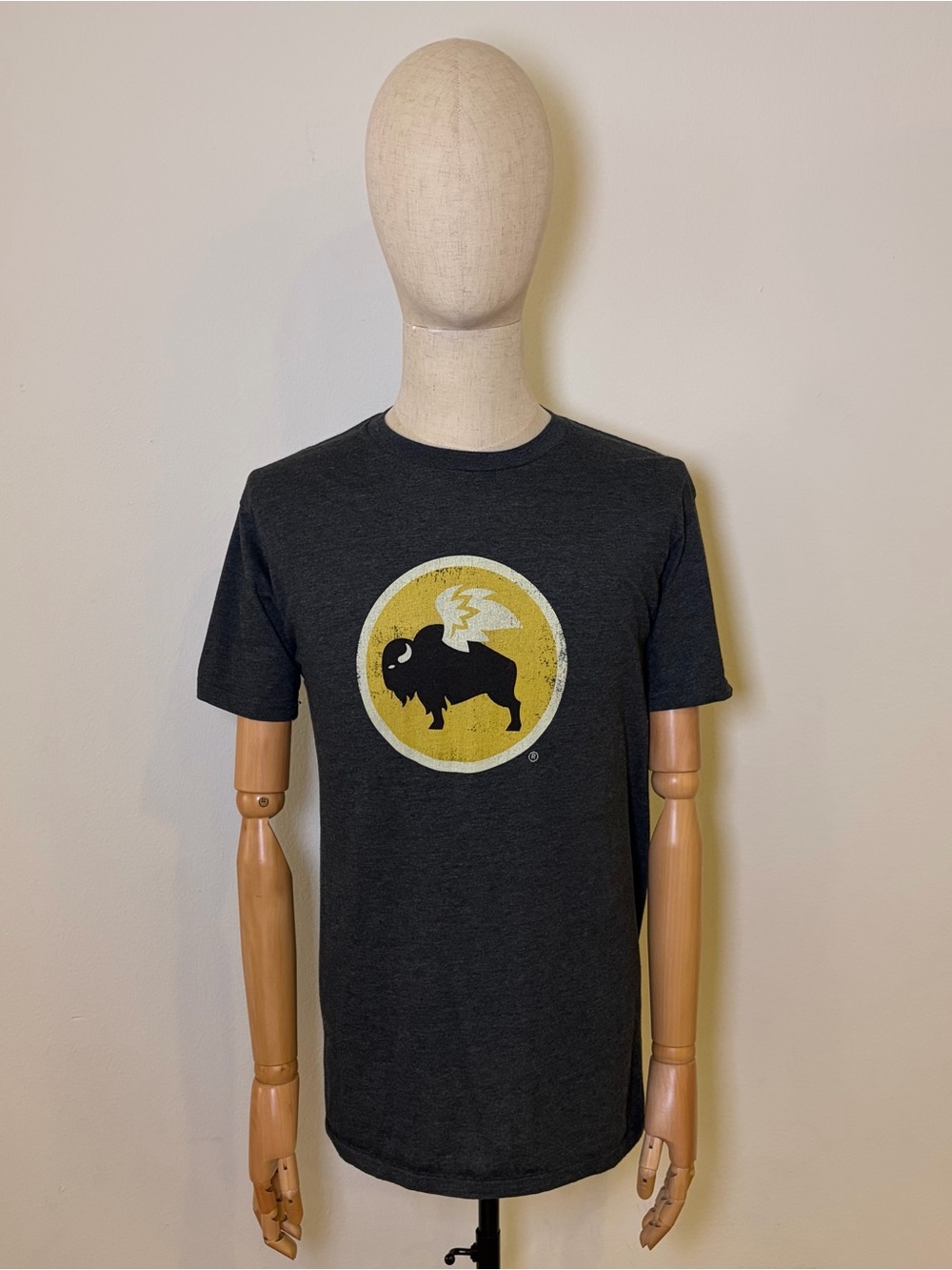 Buffalo Wild Wings Men's Charcoal Grey Graphic T-Shirt Size L